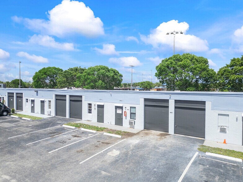 1926-1948 NW 54th Ave, Margate, FL for lease - Building Photo - Image 1 of 6