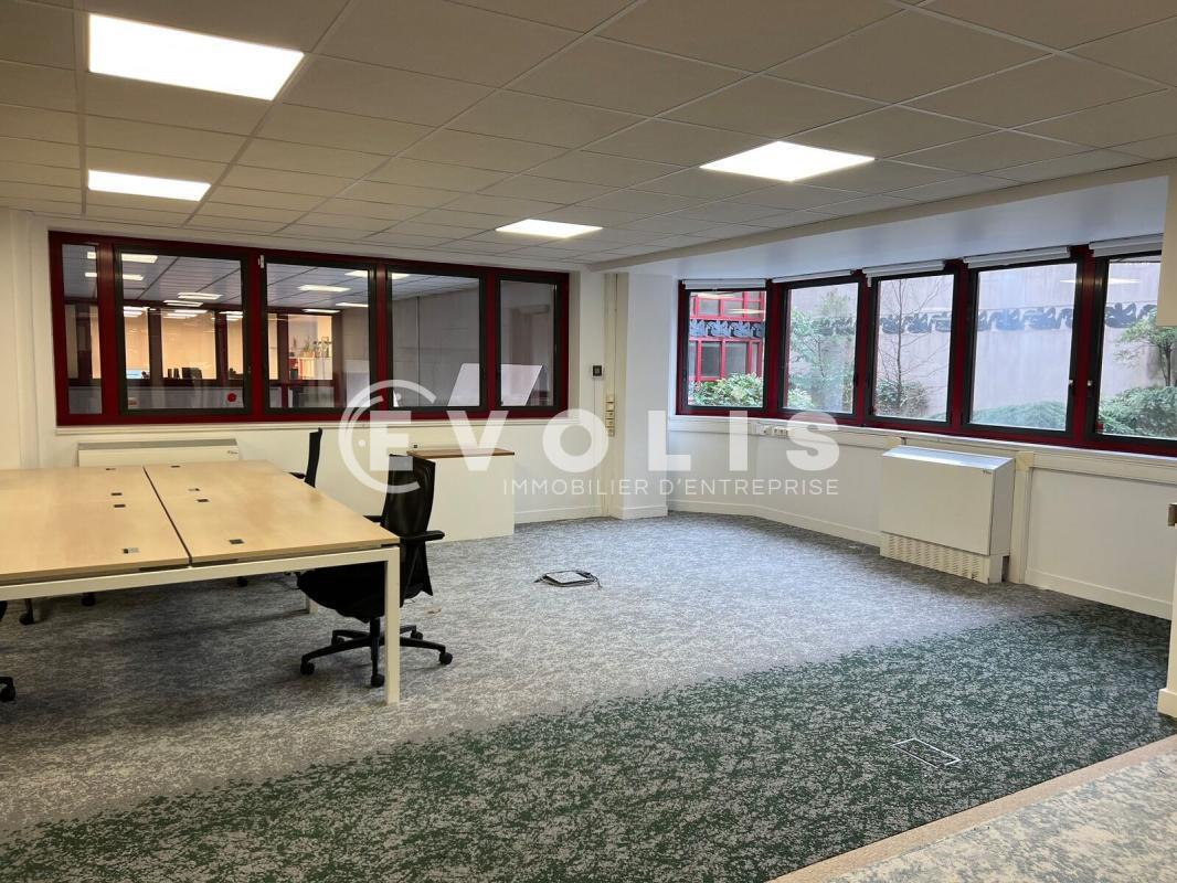 Office in Paris for lease Building Photo- Image 1 of 10