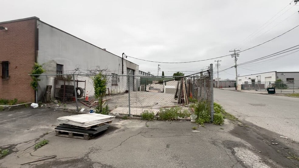 26 Grand Ave, Farmingdale, NY for lease - Commercial Listing Video - Image 3 of 5