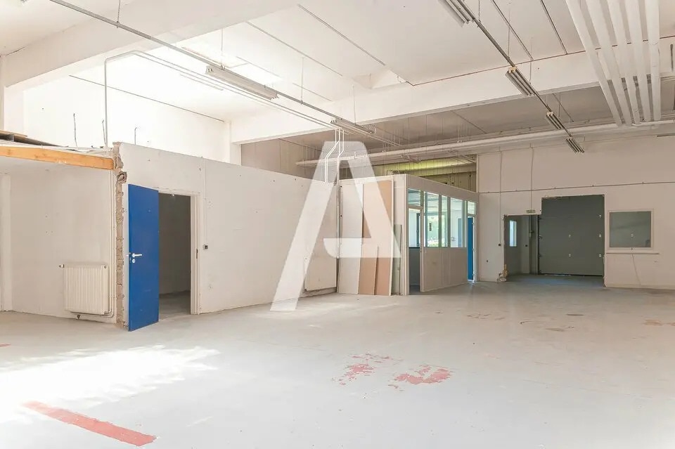 Flex in  for lease Building Photo- Image 1 of 8