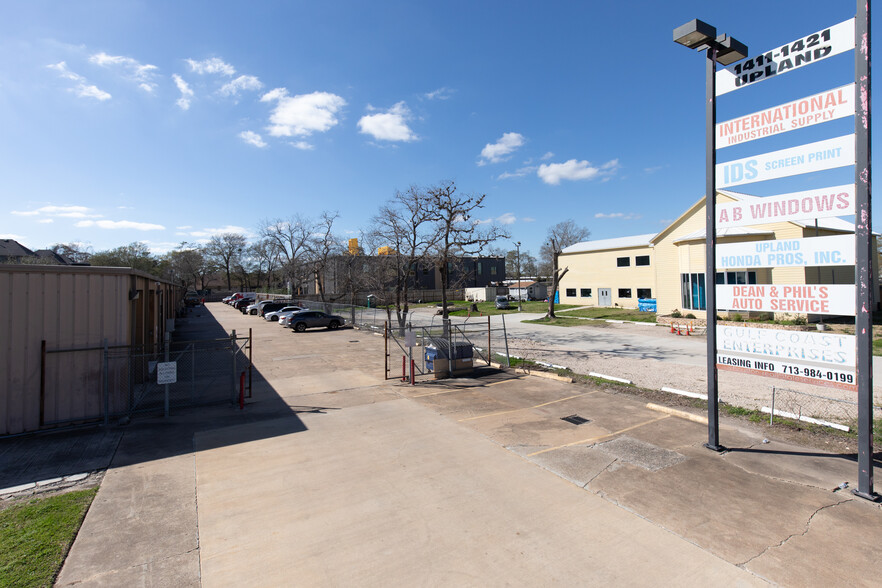 1411 Upland Dr, Houston, TX for lease - Building Photo - Image 1 of 36