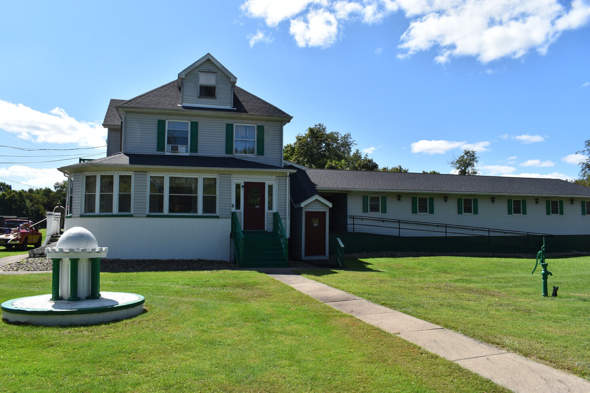 1113 Pine View Ln, Vandergrift, PA for sale Building Photo- Image 1 of 1