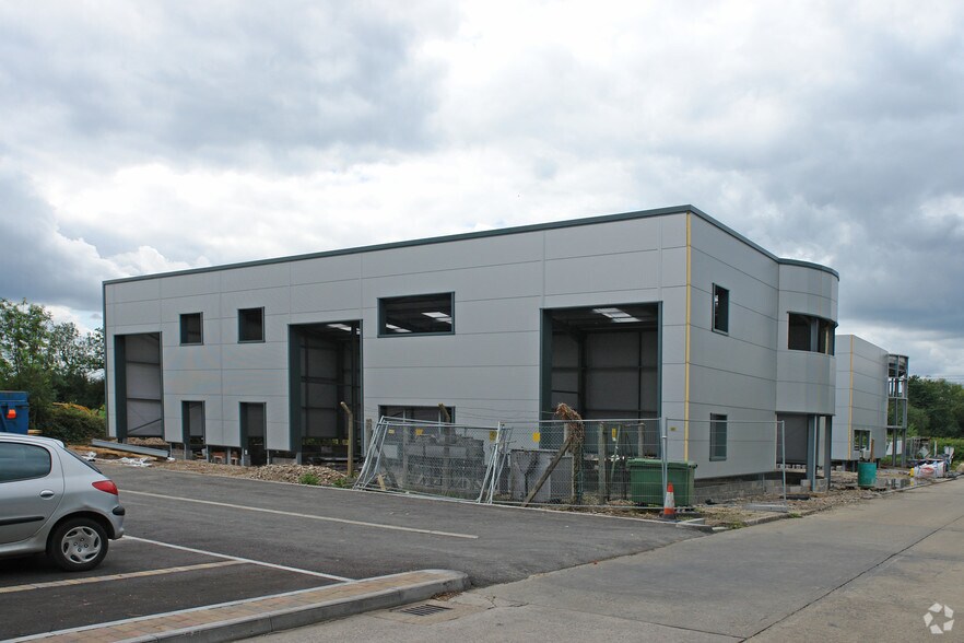 Elmbridge Rd, Cranleigh, SRY GU6 8ND