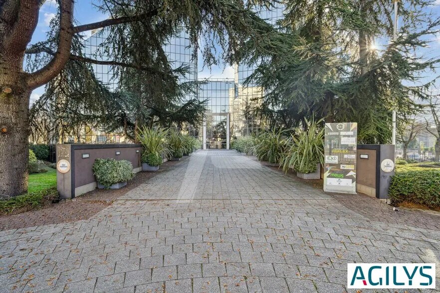 Office in Cachan for lease - Building Photo - Image 2 of 13