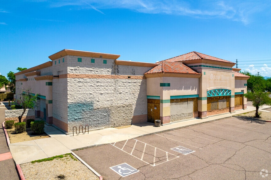 1560 E Elliot Rd, Gilbert, AZ for lease - Building Photo - Image 3 of 7