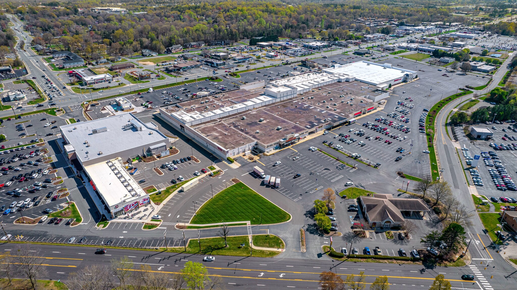 309 Huffman Mill Rd, Burlington, NC 27215 2 NEW OUTPARCEL PADS AT