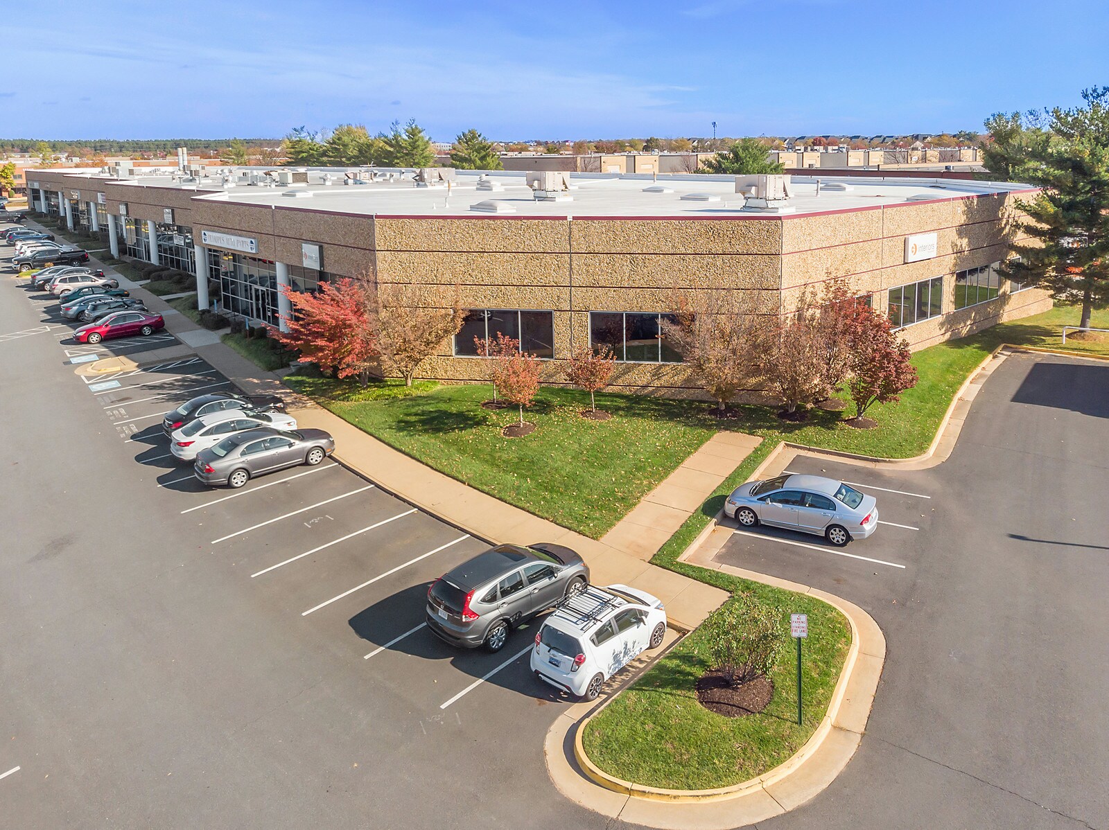 4425 Brookfield Corporate Dr, Chantilly, VA 20151 Brookfield Plaza