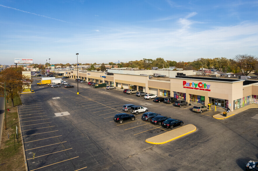 8101-8159 S Cicero Ave, Chicago, IL for lease - Building Photo - Image 3 of 7