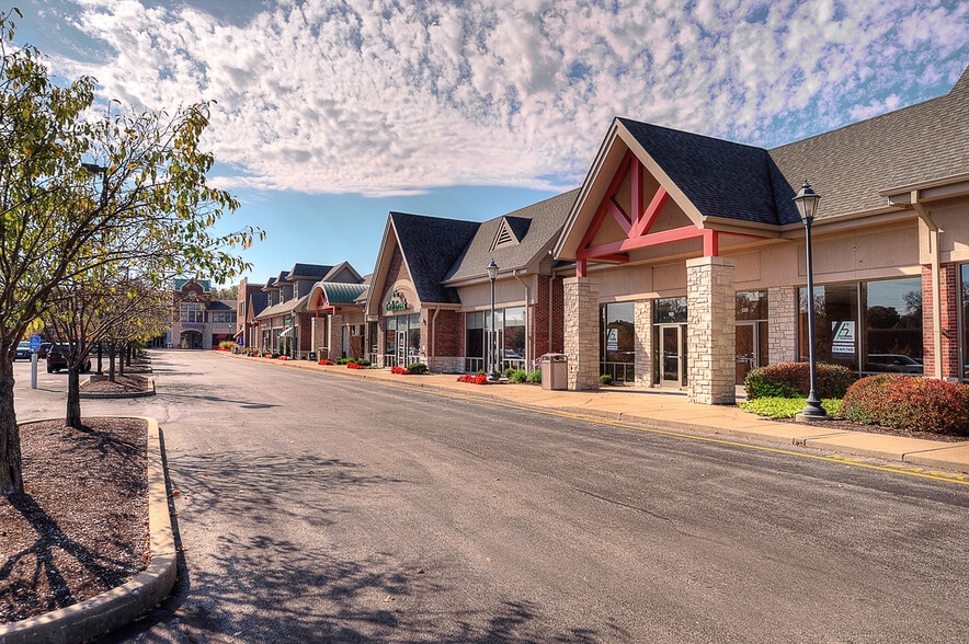 101-140 Chesterfield Towne Ctr, Chesterfield, MO for sale - Building Photo - Image 1 of 1