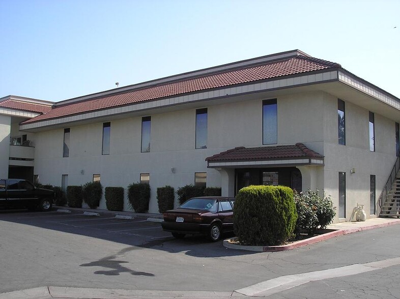 3300 S Fairway St, Visalia, CA for lease - Building Photo - Image 2 of 3