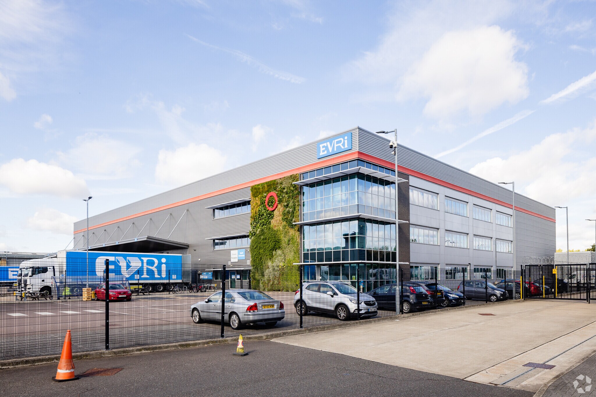 2 Southern Appr, Feltham for sale Primary Photo- Image 1 of 1