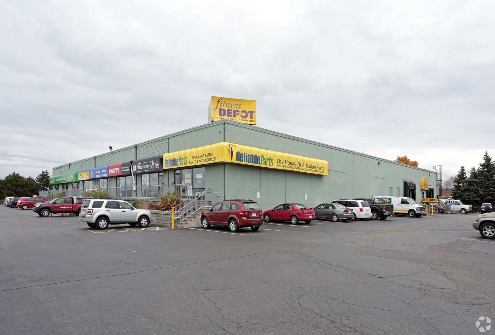 907 Victoria St N, Kitchener, ON for lease Primary Photo- Image 1 of 7
