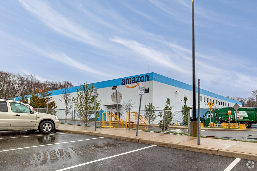555 MacArthur Blvd, Mahwah, NJ for sale - Primary Photo - Image 1 of 1