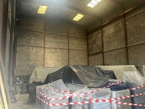 Office in Vaulx-en-Velin for lease Building Photo- Image 2 of 2