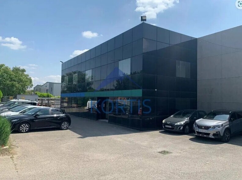 Flex in Vaulx-en-Velin for lease - Building Photo - Image 3 of 7