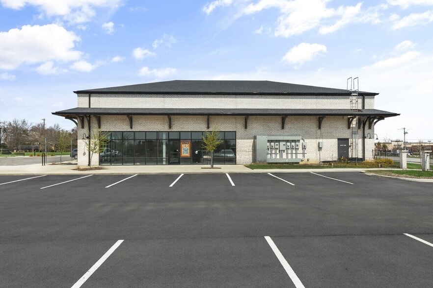 15966 Spring Mill Rd, Westfield, IN for lease - Building Photo - Image 3 of 32