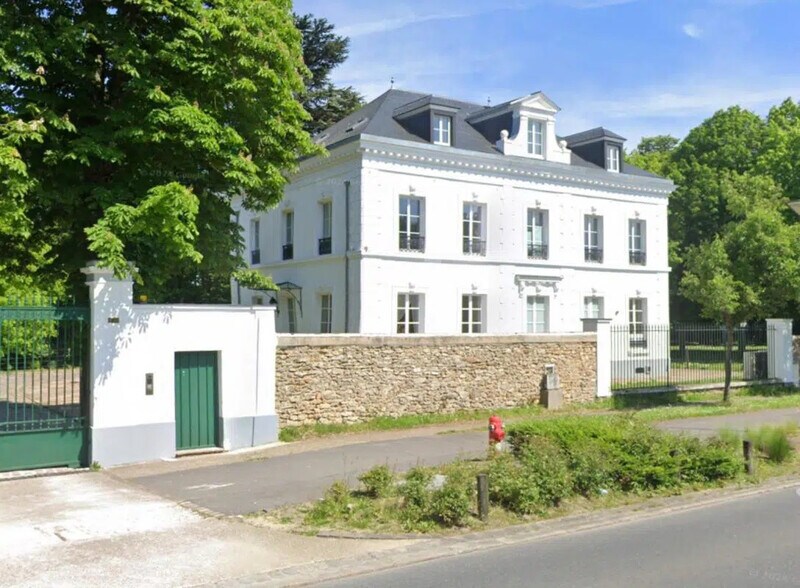 Office in Corbeil-Essonnes for lease - Building Photo - Image 1 of 5