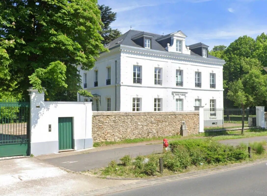 Office in Corbeil-Essonnes for lease Building Photo- Image 1 of 6