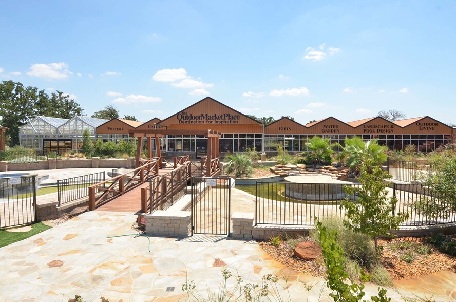 1067 W Hwy 71, Bastrop, TX for sale - Primary Photo - Image 1 of 1