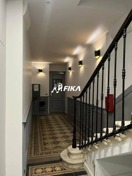 Flex in Bordeaux for sale - Building Photo - Image 2 of 9