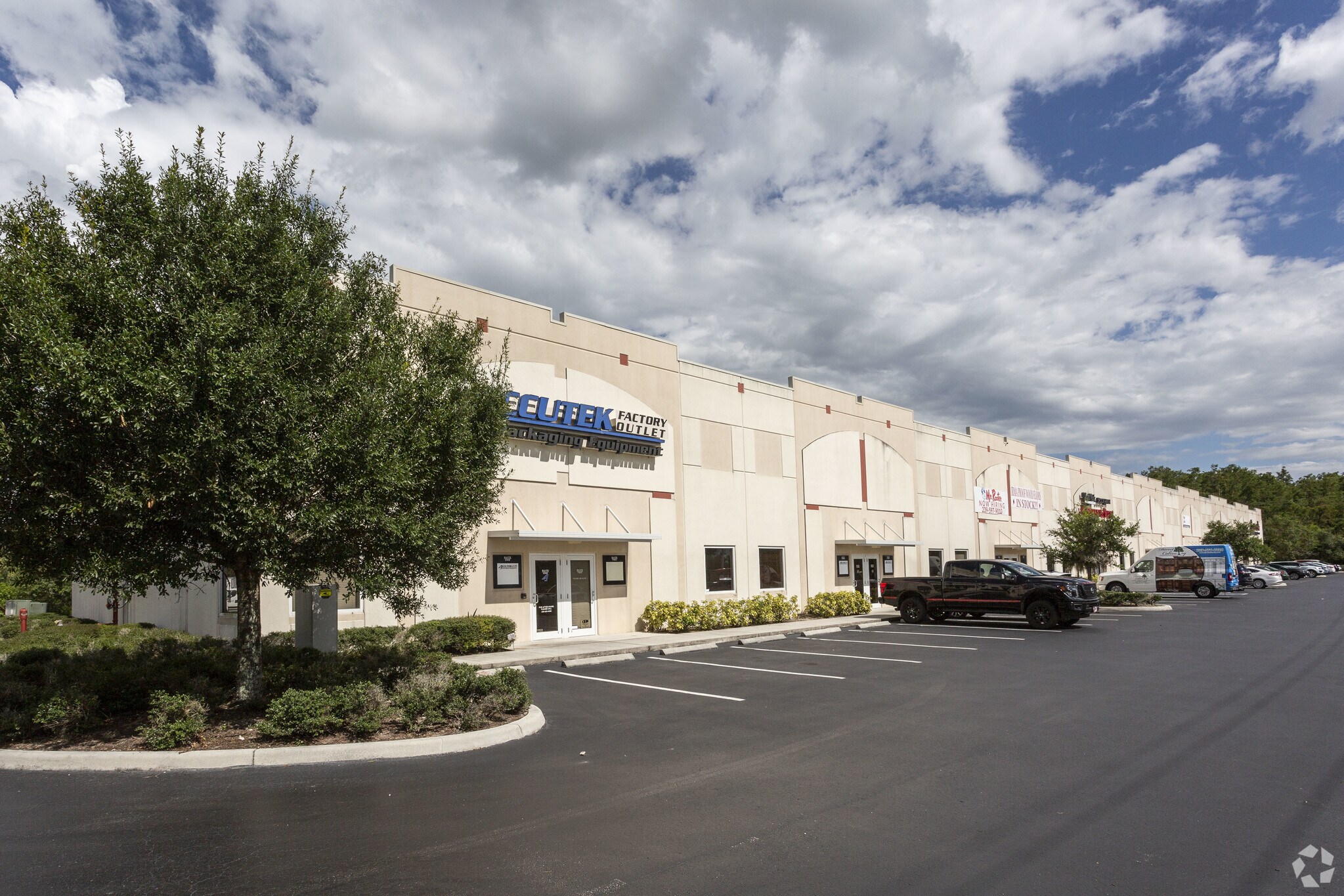 14231 W Jetport Loop, Fort Myers, FL for lease Primary Photo- Image 1 of 8