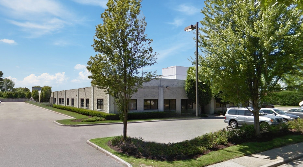 220 Miller Pl, Hicksville, NY for lease - Building Photo - Image 1 of 12