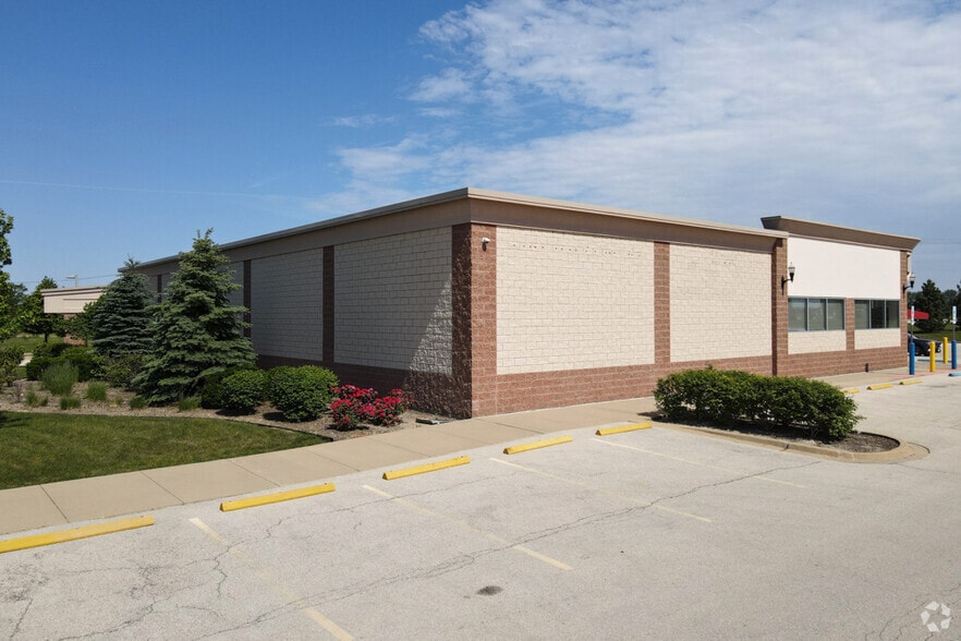 1015 W Orchard Rd, North Aurora, IL for lease - Building Photo - Image 3 of 6
