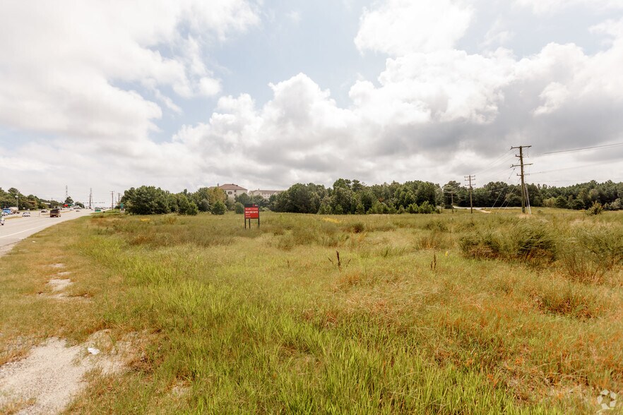 2101 W Hundred Rd, Chester, VA 23831