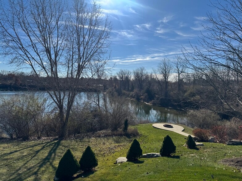 402 N Oxford Rd, Oxford, MI for sale - Building Photo - Image 2 of 5