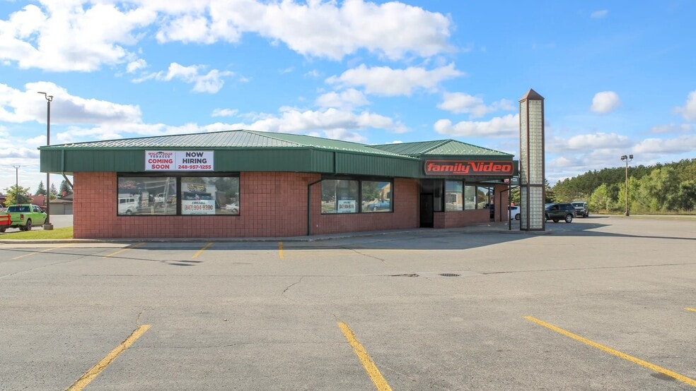 916 US Highway 31 S, Traverse City, MI for lease - Building Photo - Image 2 of 5