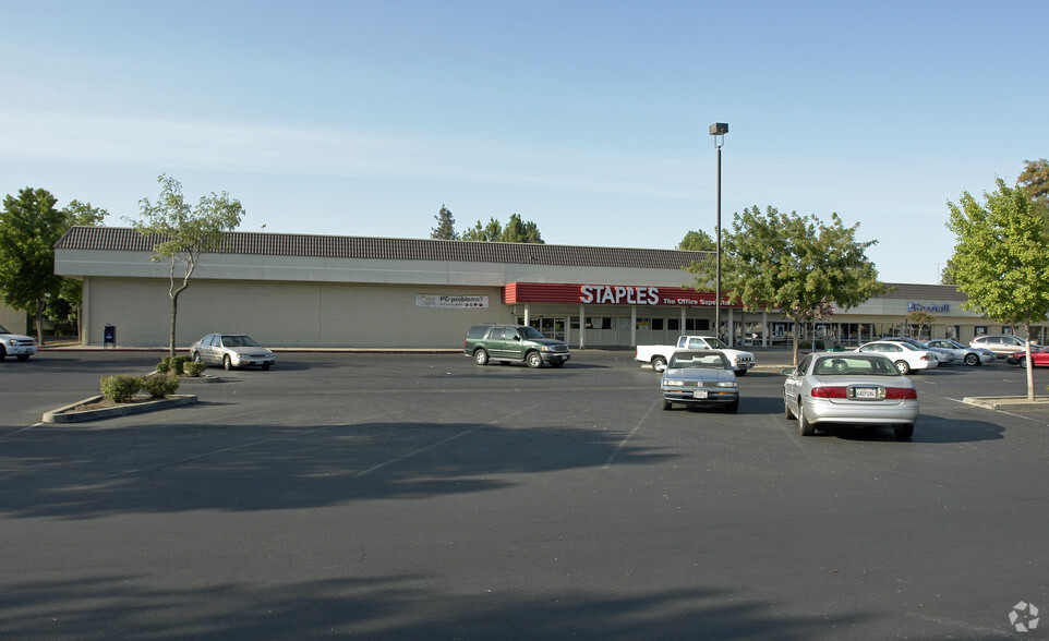 106-150 W Olive Ave, Merced, CA 95348 - College Green Shopping Center ...