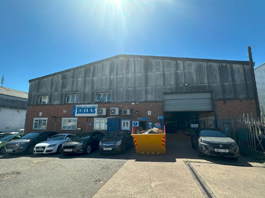 Unit C & H, Kelvin Industrial Estate, Greenford for lease - Primary Photo - Image 1 of 1