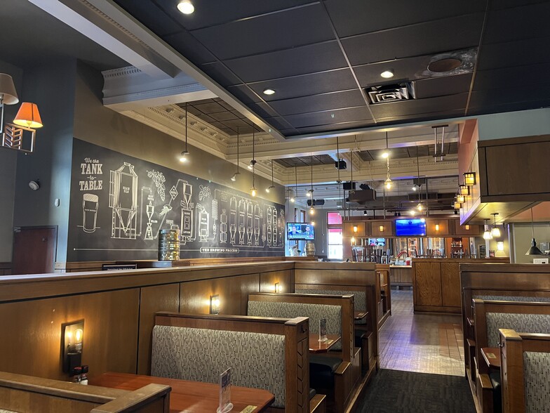 740 N Plankinton Ave, Milwaukee, WI for lease - Building Photo - Image 3 of 11