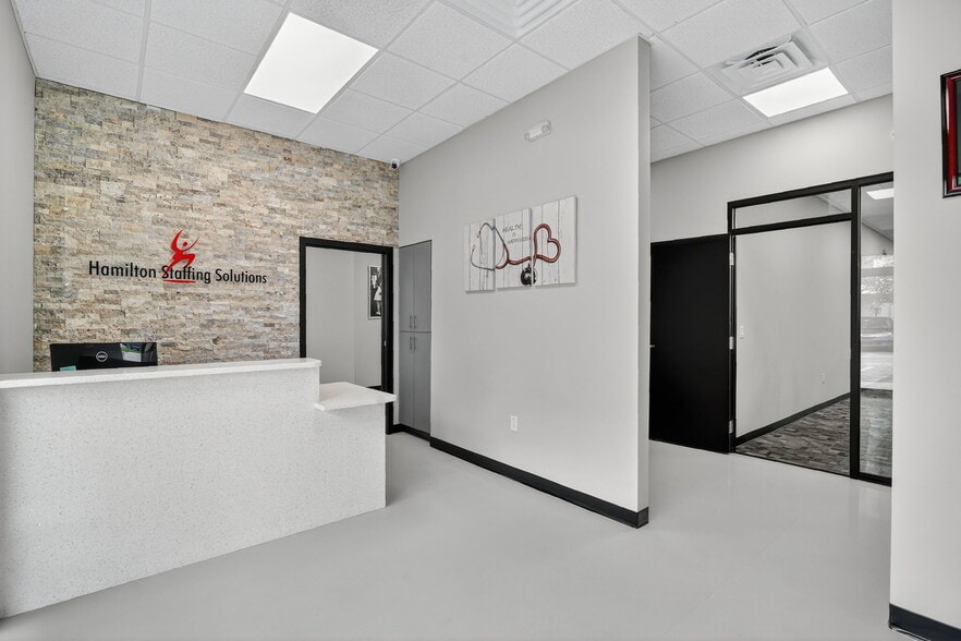 881 Oakley Seaver Dr, Clermont, FL for lease - Building Photo - Image 2 of 23