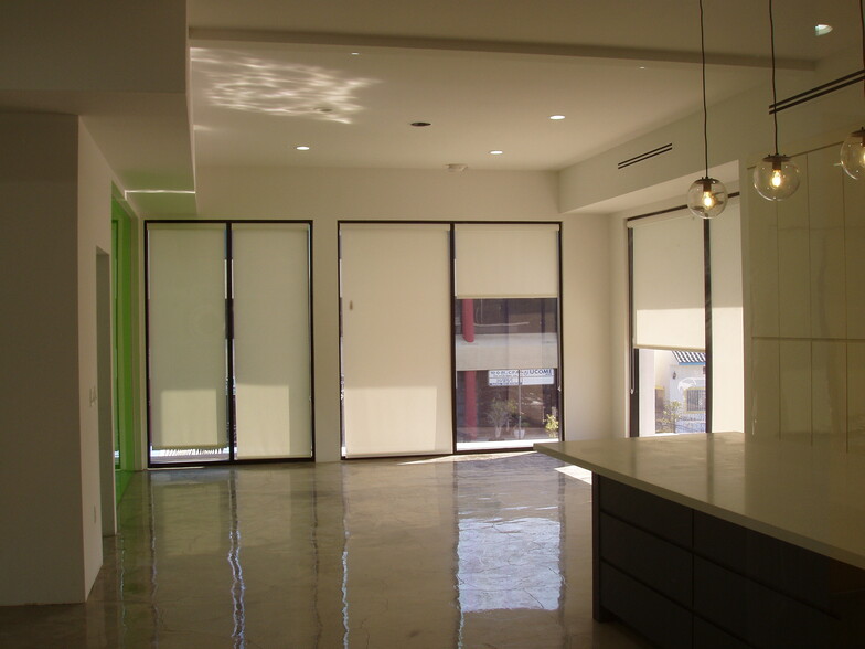 937 Crenshaw Blvd, Los Angeles, CA for lease - Interior Photo - Image 2 of 14