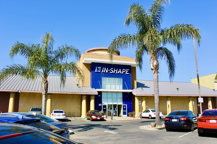 4555 N Pershing Ave, Stockton, CA for lease - Building Photo - Image 1 of 6