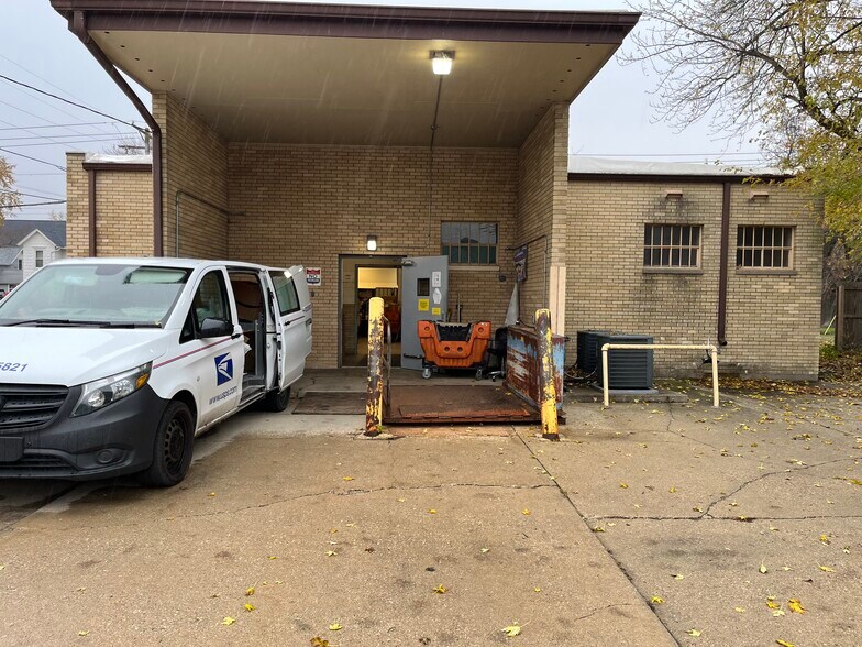 215 E Division St, Amboy, IL for sale - Primary Photo - Image 1 of 1