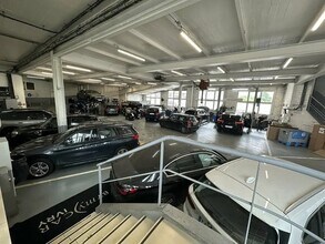 Retail in Ivry-sur-Seine for lease Interior Photo- Image 2 of 2