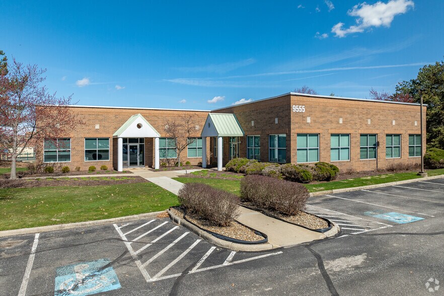 9555 Rockside Rd, Valley View, OH for sale - Primary Photo - Image 1 of 1