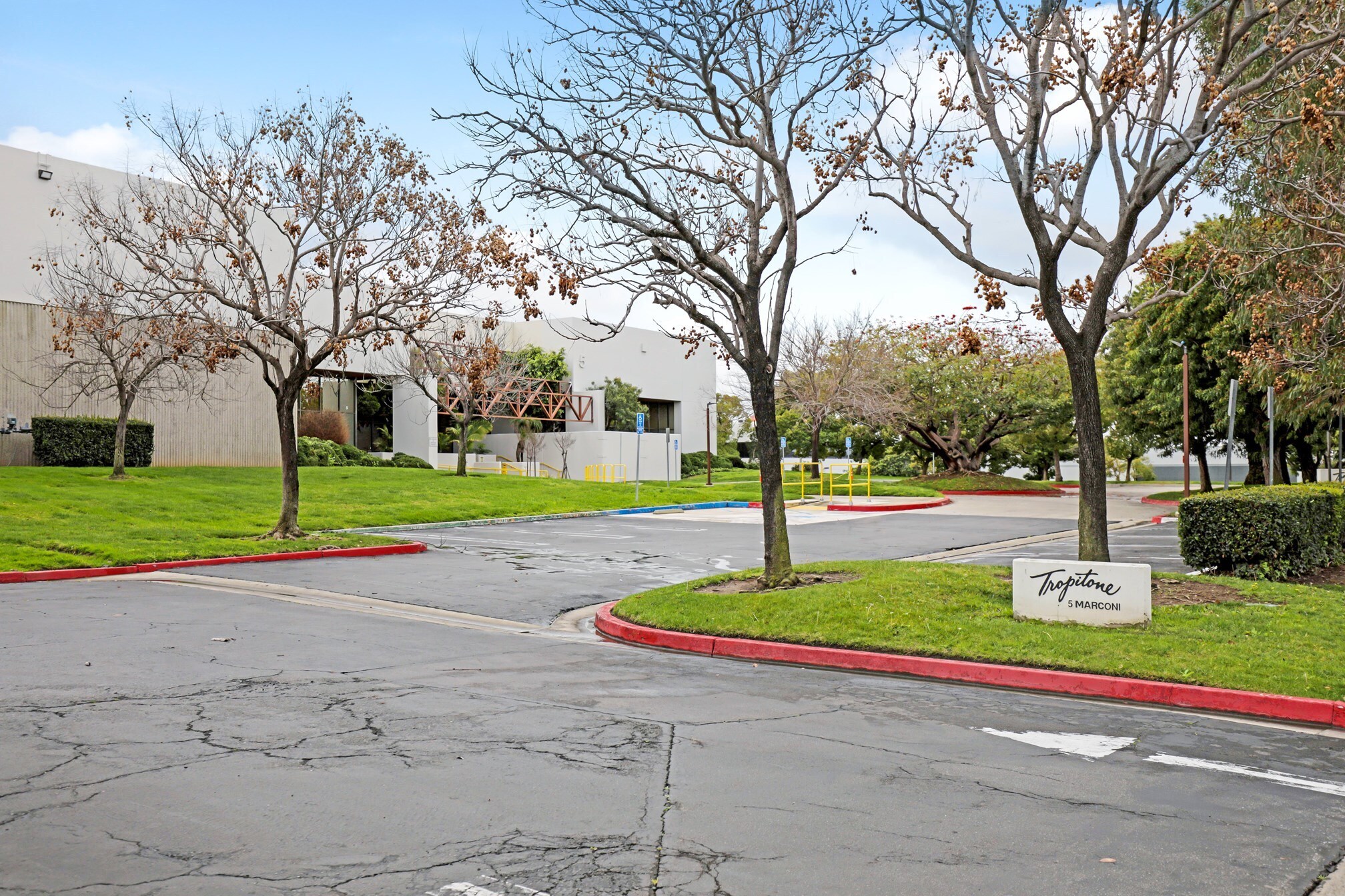 5 Marconi, Irvine, CA 92618 Tropitone