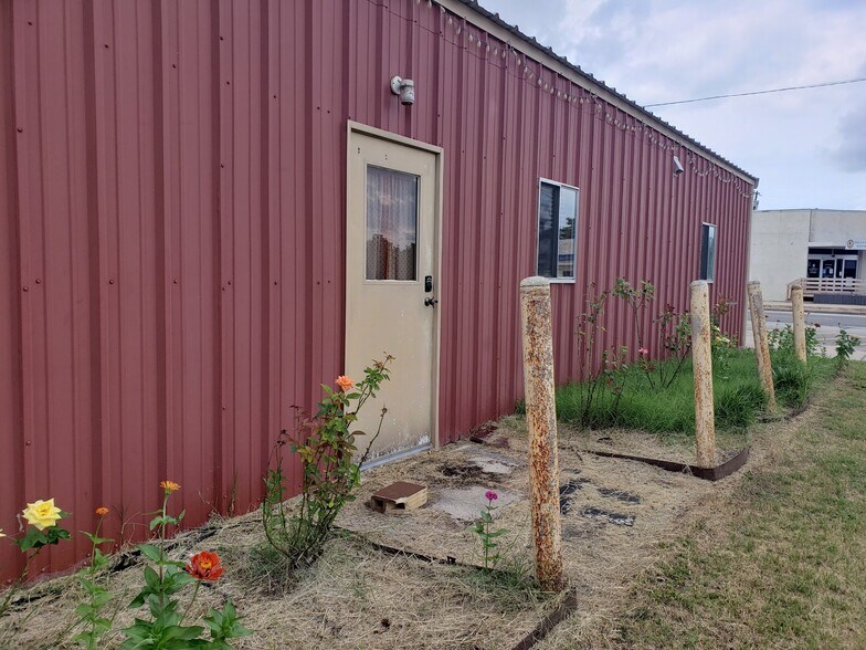 120 Davilla, Granger, TX for sale - Primary Photo - Image 1 of 1