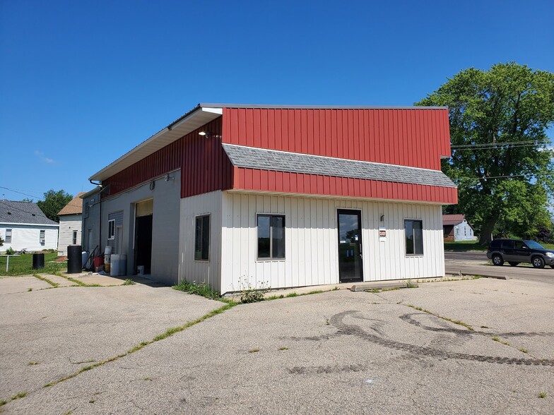 243 Spring St, Highland, WI for sale - Building Photo - Image 2 of 23