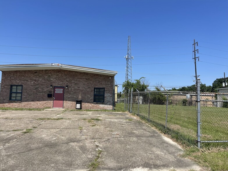 1123 N Carrollton Ave, Baton Rouge, LA for lease - Building Photo - Image 3 of 17