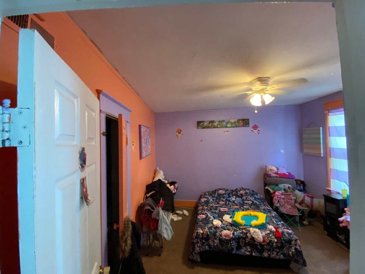 78 Hawkins St, Derby, CT 06418