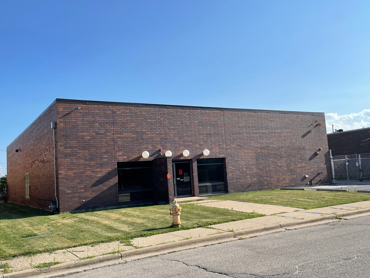 1750 Parkes Dr, Broadview, IL 60155