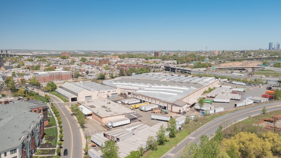 169 Pulaski St, Bayonne, NJ for lease - Building Photo - Image 2 of 5