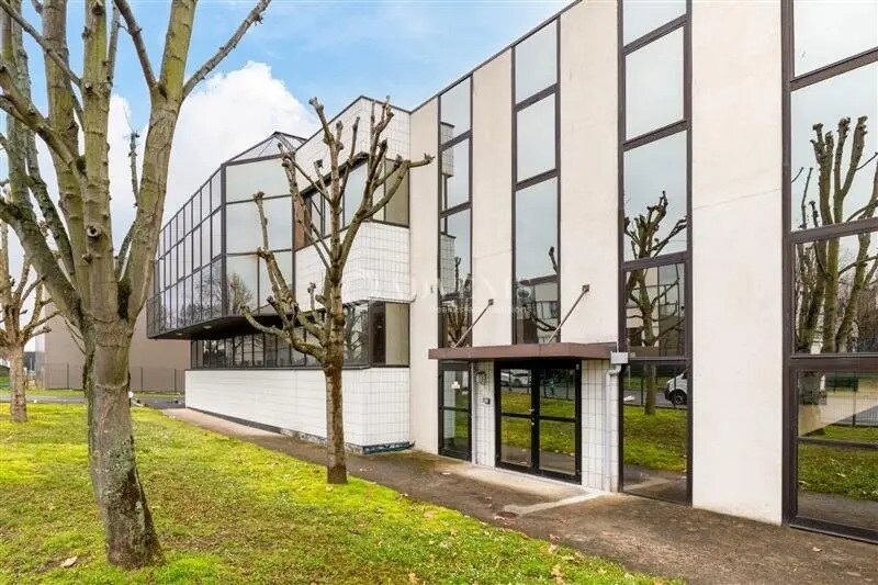Office in Nanterre for lease - Building Photo - Image 3 of 10