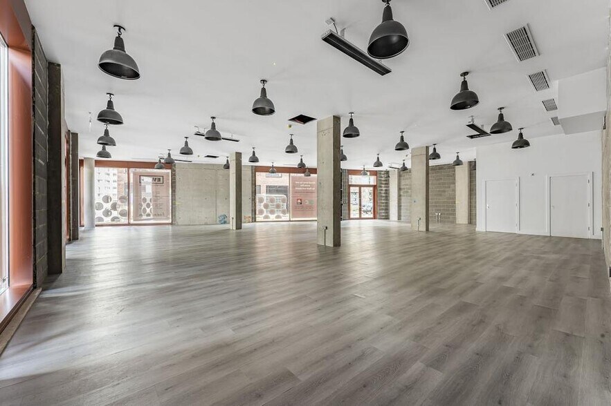 14 Tandy Pl, London for lease - Interior Photo - Image 1 of 22