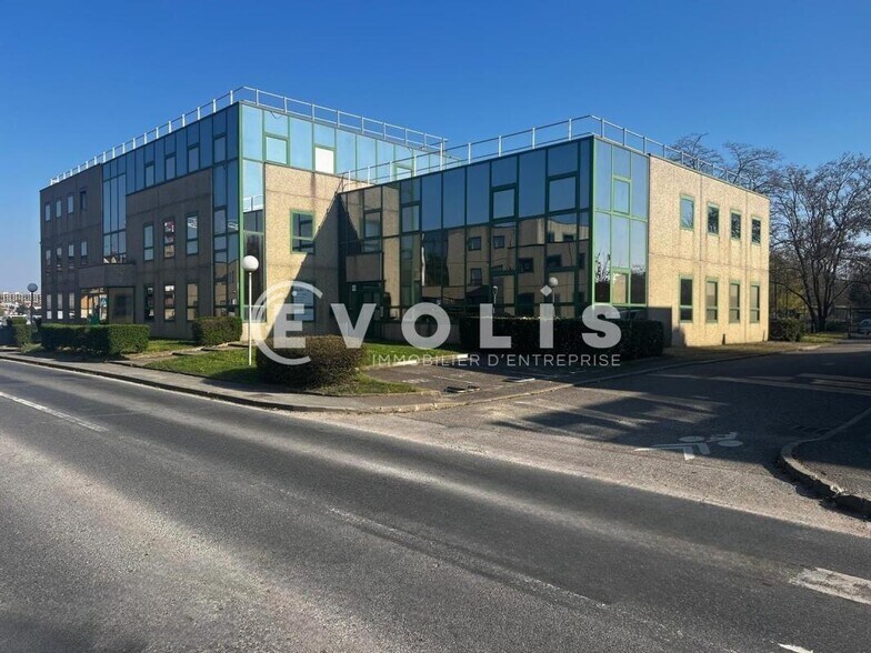 Flex in Viry Chatillon for sale - Building Photo - Image 2 of 10