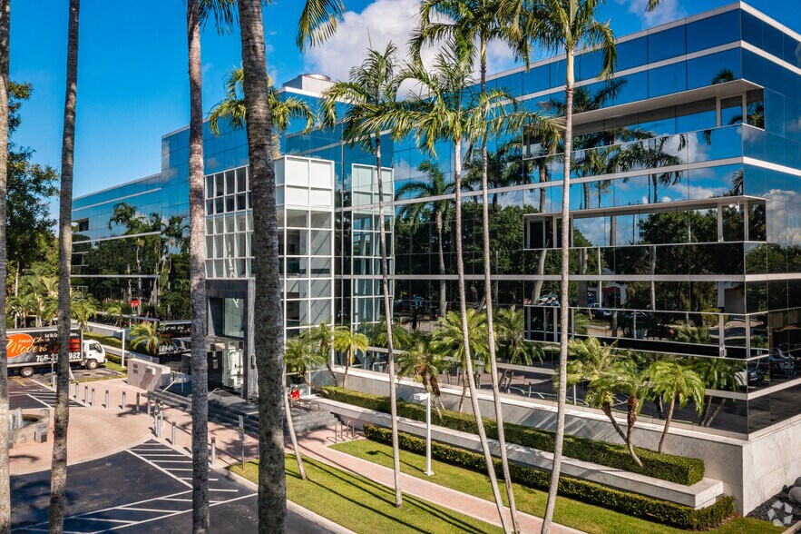 7975 NW 154th St, Miami Lakes, FL for lease - Building Photo - Image 3 of 13